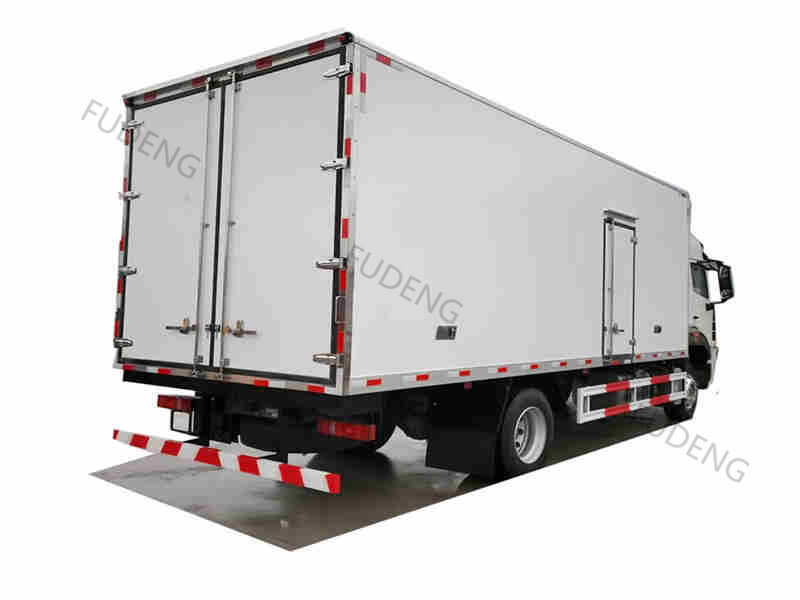 4x2 Diesel refrigeration truck