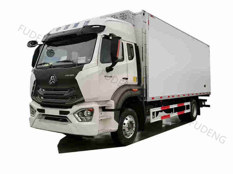 4x2 Diesel refrigeration truck